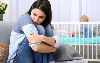 Phụ nữ ở cữ làm mẹ - Kỳ 3: Chồng xót xa nhìn vợ stress chăm con từng chút