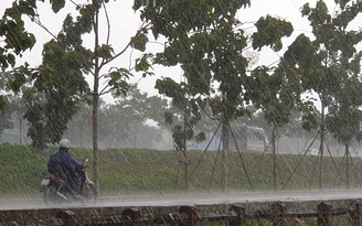 Giữa nắng nóng, người Sài Gòn có thể đón mưa 'giải nhiệt' vào chiều tối nay