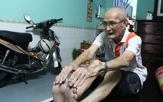 Cụ ông Sài Gòn 100 tuổi tập dưỡng sinh suốt 40 năm, tự khâu vá quần áo