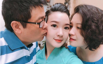 Nữ tiếp viên hàng không bay mùa dịch Covid-19: Dặm dài qua châu Âu, mẹ cha thấp thỏm