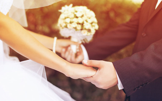 Khuyến khích kết hôn trước 30 tuổi: Người sống ở TP.HCM khó cưới sớm, tại sao?