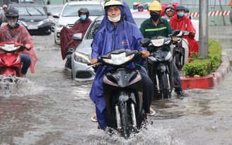TP.HCM, Nam bộ sẽ mưa to 10 ngày đầu tháng 10, phòng ngập đường giờ tan tầm