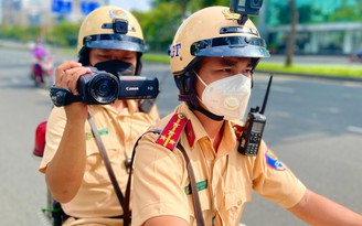CSGT TP.HCM tăng cường xử phạt trực tiếp, 'phạt nguội' trước cổng sân bay Tân Sơn Nhất