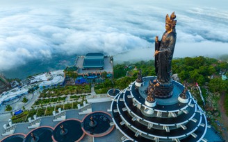 Chiêm bái tượng Phật Bà bằng đồng cao nhất châu Á trên đỉnh núi Bà Đen