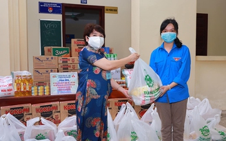 Gần 200 sinh viên 'mắc kẹt' tại Hà Nội được tặng nhu yếu phẩm