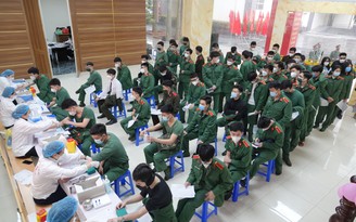 Hơn 700 cán bộ, chiến sĩ trẻ tình nguyện hiến máu cứu người