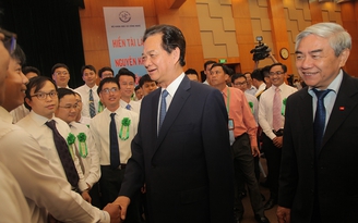 Xúc động, nhà khoa học trẻ làm thơ tặng Thủ tướng