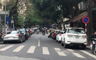 Hà Nội nhan nhản bãi giữ xe lậu