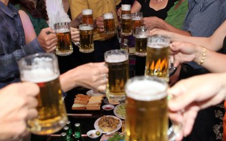 Cấm bán rượu, bia sau 22 giờ được không ?