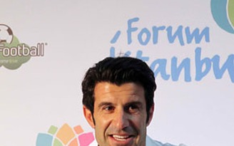 Sao ngày ấy bây giờ: Luis Figo tranh cử chủ tịch FIFA