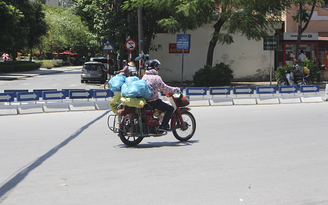 Nắng nóng trên 40 độ ở Hà Nội: Tắm chục lần, người nhịn ăn vì không chịu nổi