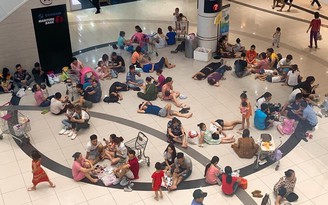 Kê bàn ghế cho người Hà Nội ngồi tránh nóng, siêu thị 'đốn tim' cộng đồng mạng