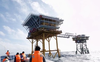 Đón xuân ở nhà giàn DK1