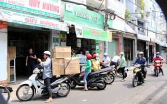 [ẢNH] Người Sài Gòn đổ xô đi mua khẩu trang y tế phòng dịch virus corona