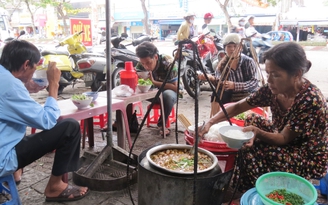 Cách ly xã hội nới lỏng từ 23.4: Tương tư bún bò, cơm hến là dĩ vãng
