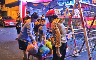 Đêm trường Mả Lạng cách ly Tết 2021: Lạc quan Sài Gòn, có người tình nguyện vào cách ly