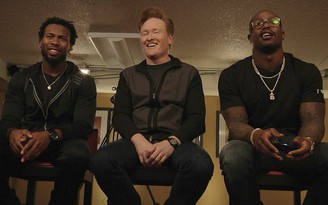 Video Việt sub: 'Game thủ gà mờ' Conan O'Brien trải nghiệm Doom