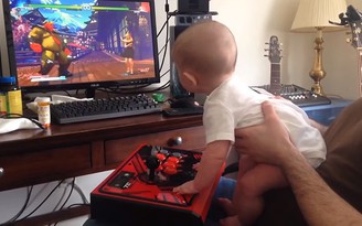 Thú vị với bé trai 6 tháng tuổi 'về nước' game Street Fighter V