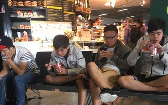 Tuyển thủ thể thao điện tử Việt làm bạn với... mì tôm tại Mexico
