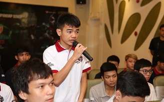 Người nổi tiếng trong giới LMHT Việt nói gì về việc SofM qua Trung Quốc thi đấu ?