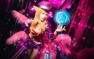 LMHT: Cosplay Ahri Thần Tượng Âm Nhạc khoe chân dài miên man