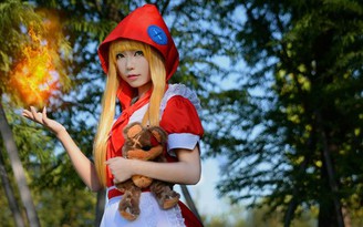 Cosplay Annie Quàng Khăn Đỏ như 'thiên thần' của Nam Cung Huyễn Mặc