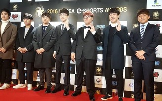 Korea eSports Awards 2016: SKT T1 ăn vận như 'quý ông', bội thu giải thưởng