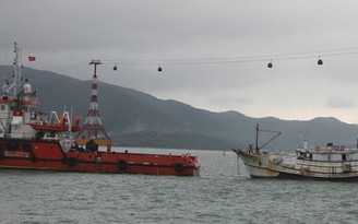 Cảnh sát biển VN cứu tàu cá Trung Quốc trôi dạt trên biển