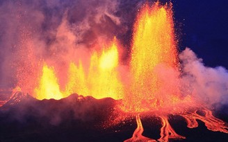 Núi lửa hoành hành ở Iceland