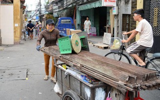 'Tỉ phú ve chai' bị làm khó ?