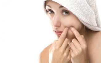 Cách trị mụn chìm không để lại sẹo thâm