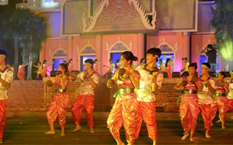 Tái hiện lễ hội tết cổ truyền Chôl Chnăm Thmây