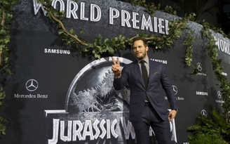 'Jurassic World' vượt kỷ lục phòng vé của 'The Avengers'