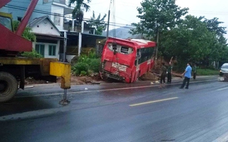 3 xe khách tông liên hoàn