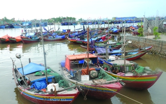 Tàu cá 'mắc cạn' vì ngư dân chưa được vay vốn