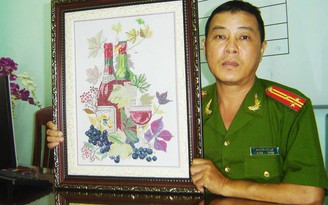 Bức tranh thêu nghĩa tình