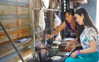 Thanh niên cồn Sơn làm du lịch