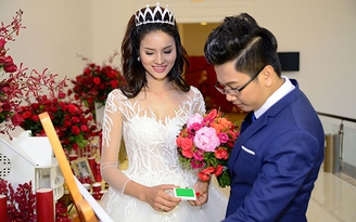 'Gái quê' Lê Thị Phương rạng ngời lên xe hoa