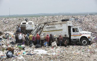 Ám ảnh cuộc sống của người dân ở bãi rác lớn nhất thế giới