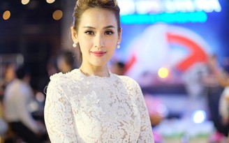 Vắng Văn Anh, Tú Vi lẻ loi ra mắt phim mới