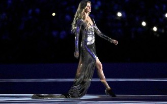 Gisele Bundchen đẹp mê mẩn trong lễ khai mạc Olympic Rio 2016