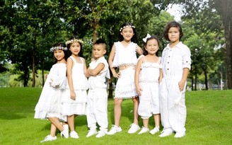 Xuân Lan 'gom' mẫu nhí