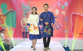 Tú Vi - Văn Anh diện áo dài đôi làm giám khảo khách mời 'Siêu mẫu nhí'