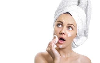 4 điều cần tránh khi rửa mặt để da không bị mụn và khô ráp