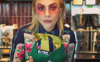 Lady Gaga phục vụ Starbucks để làm từ thiện