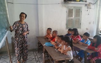 'Nhờ cô Son mà em đã biết đọc, biết viết'