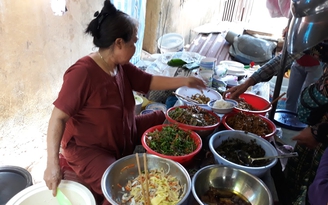Tìm đến gánh cơm chay nức tiếng Hội An nơi chỉ có dân địa phương mới biết