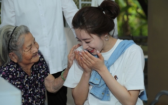 Eun Jung nhóm T-ara đến Việt Nam cùng fan làm từ thiện
