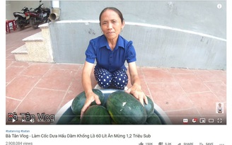 Bà Tân Vlog - Chân đất nhận nút vàng