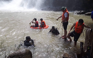 Vẫn chưa tìm thấy 3 thanh niên mất tích khi tắm thác Ia Găng